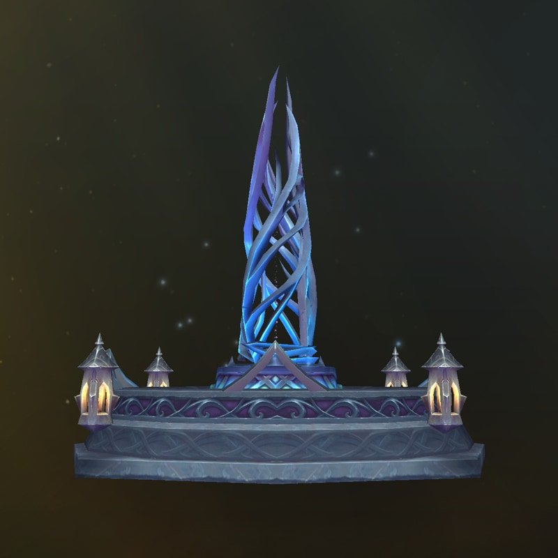 una fuente ornamentada con cuatro faroles en su base y una escultura alta y retorcida en el centro